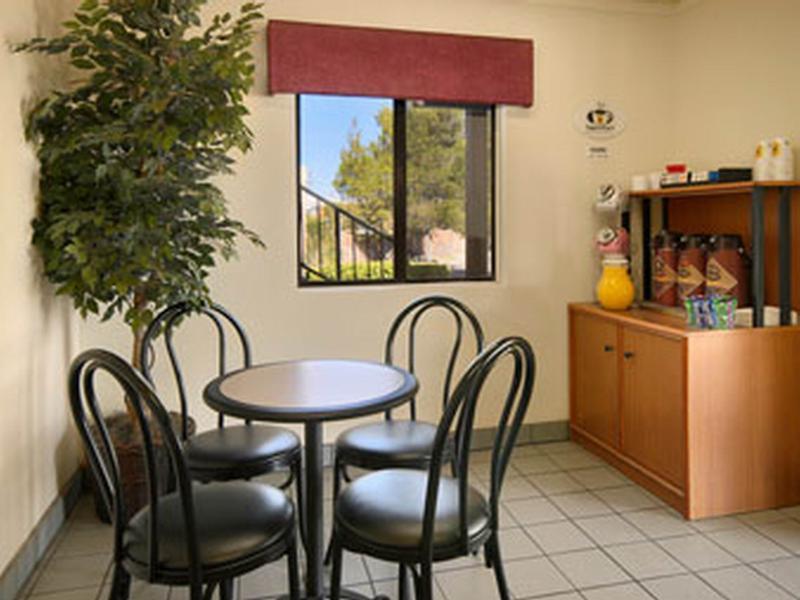 Super 8 By Wyndham Barstow Hotel Restaurante foto